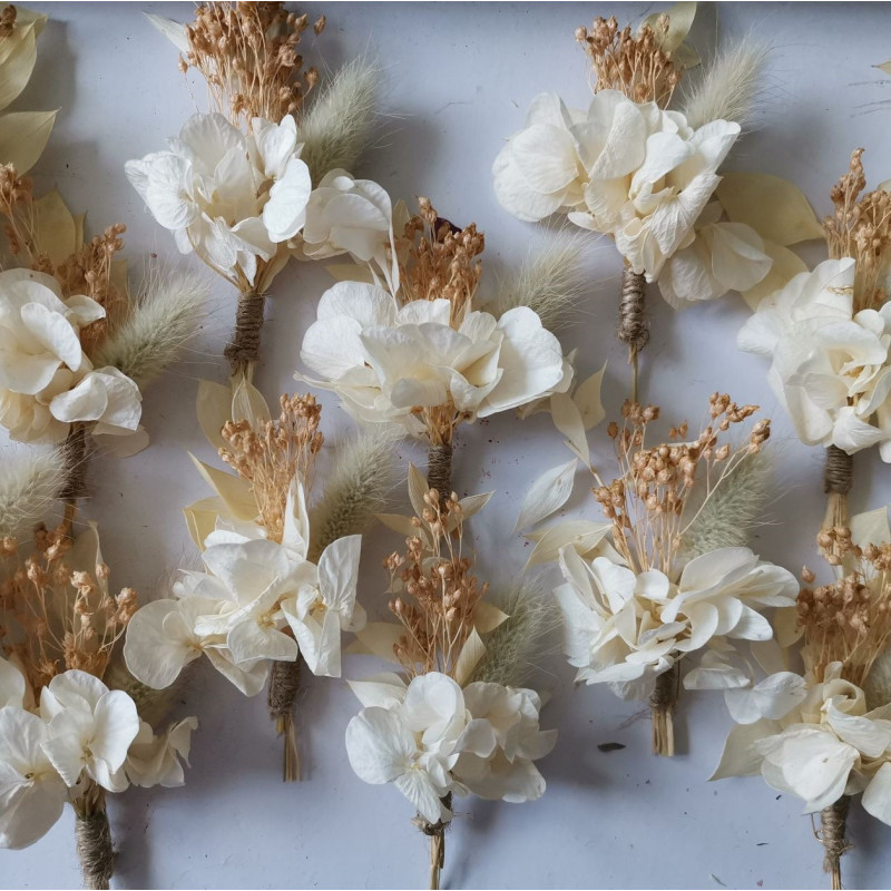 Boutonnière mariage bohème fleurs séchées, blanc et crème