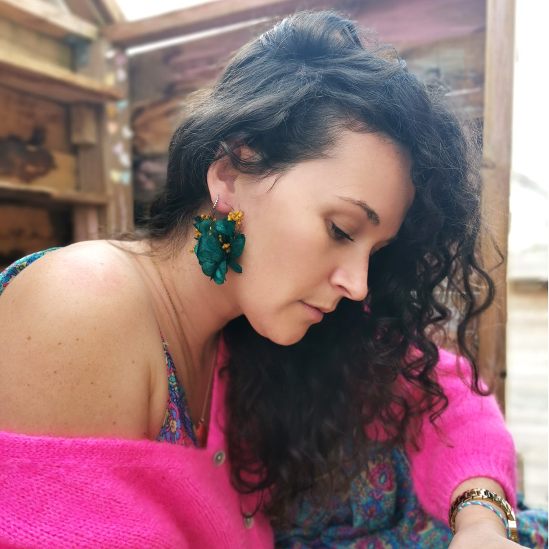 Boucles d'oreilles en fleurs séchées, vert et moutarde, mariage
